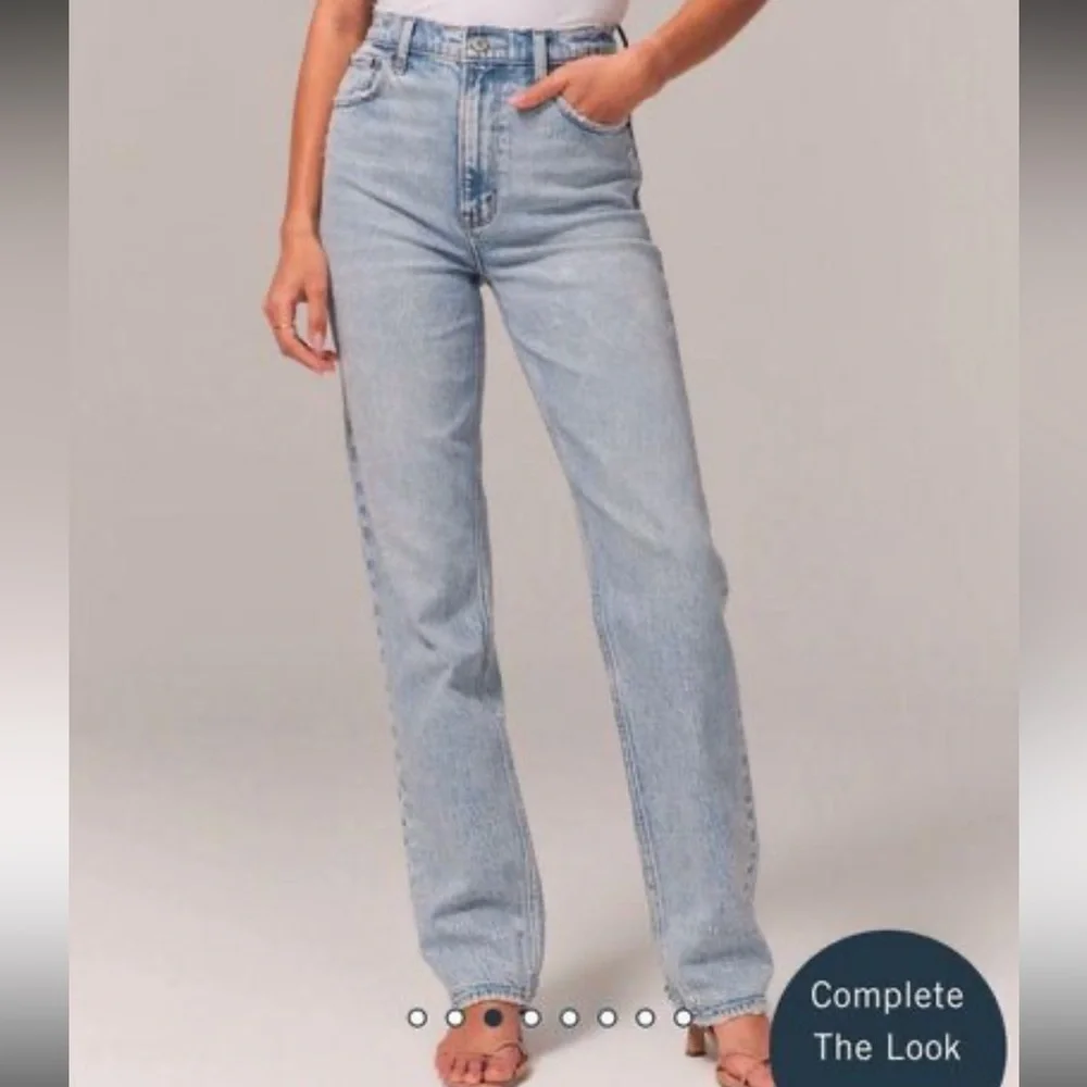 Alercrombie & Fitch Ultra High Rise 90s Straight Jean - Picture 9 of 9